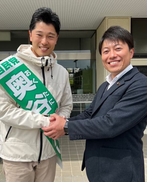 奥谷謙一の学歴は甲南大学大学院法律研究科卒！29歳で県議当選した経歴が凄い！妻子供結婚父親母親