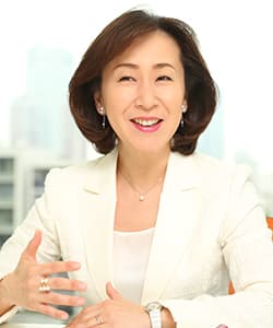 世耕弘成の妻(林久美子)は元キャスターで政治家！1人息子は高学歴イケメン再婚医師東大